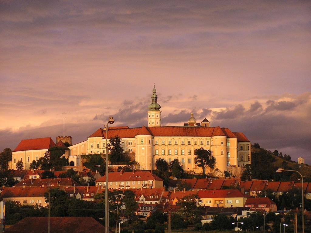 Hotel Zámeček Mikulov Exterior foto