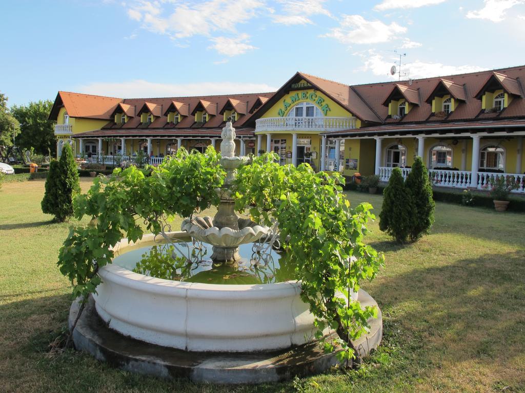 Hotel Zámeček Mikulov Exterior foto